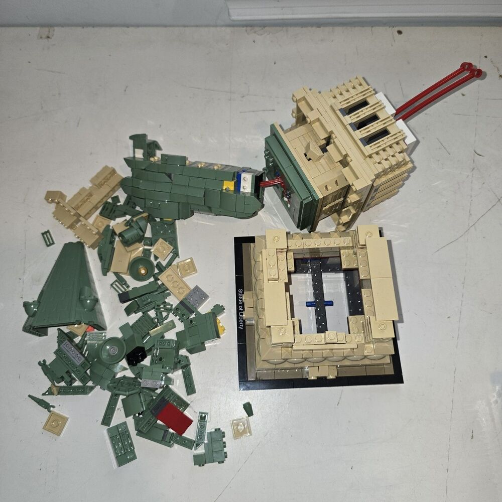 LEGO Architecture Statue of Liberty 21042 Some pieces missing For Parts